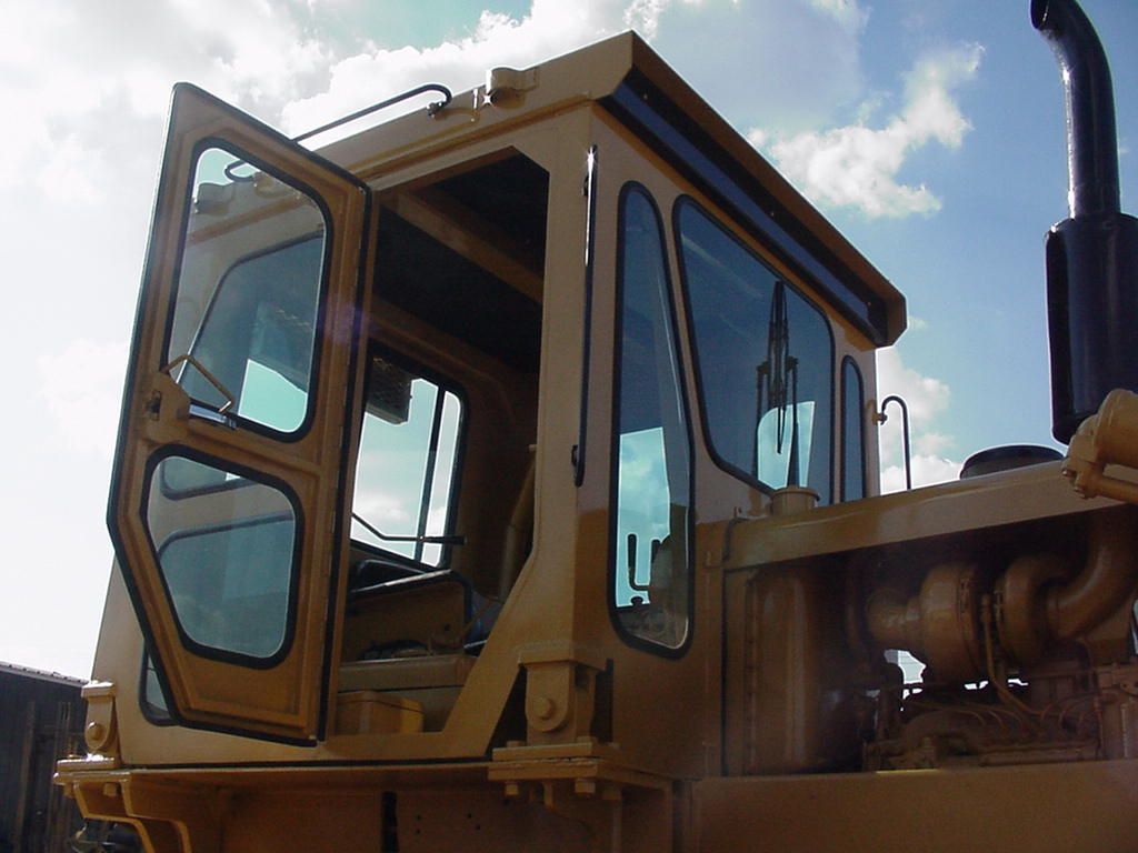 D6C Enclosed Cab