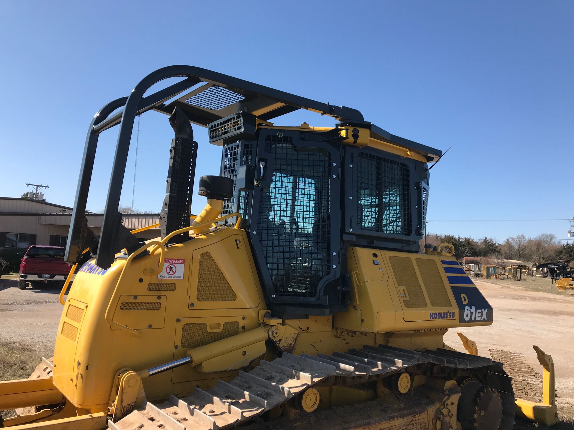 Komatsu D61-24 Screens
