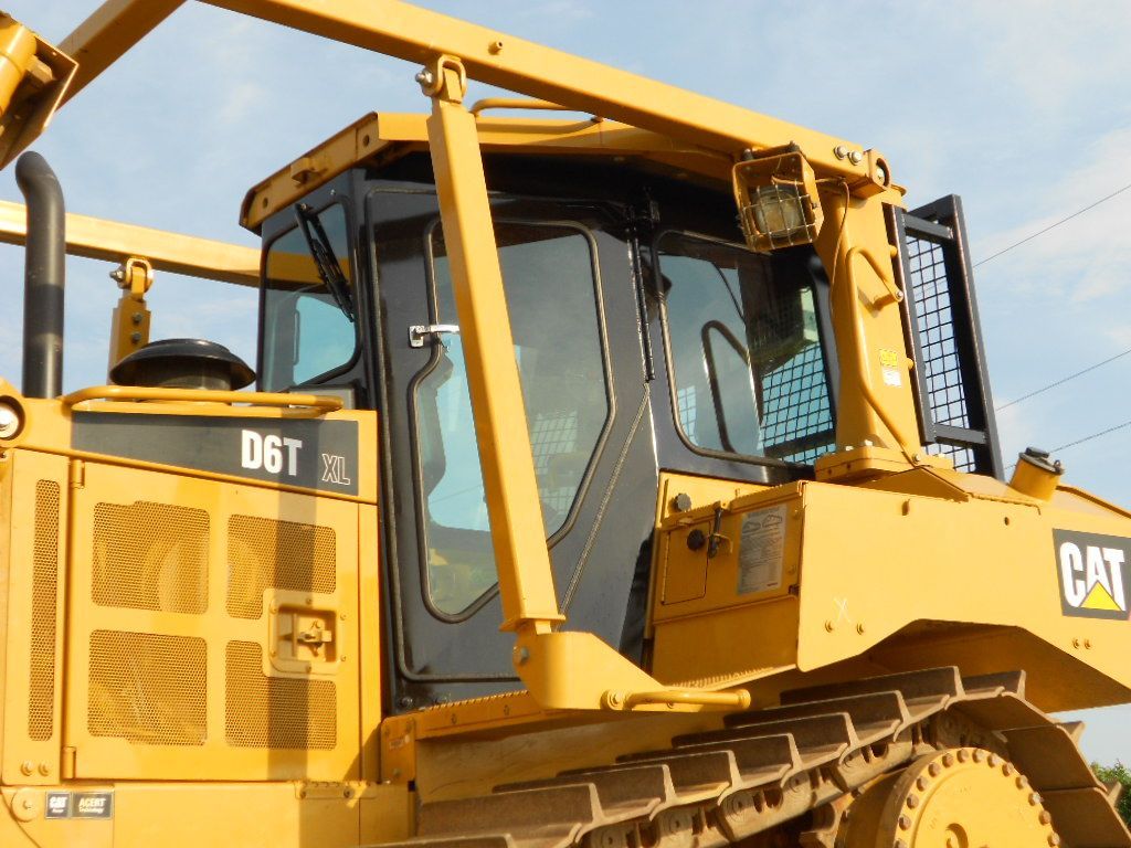 Caterpillar D6T ECAB