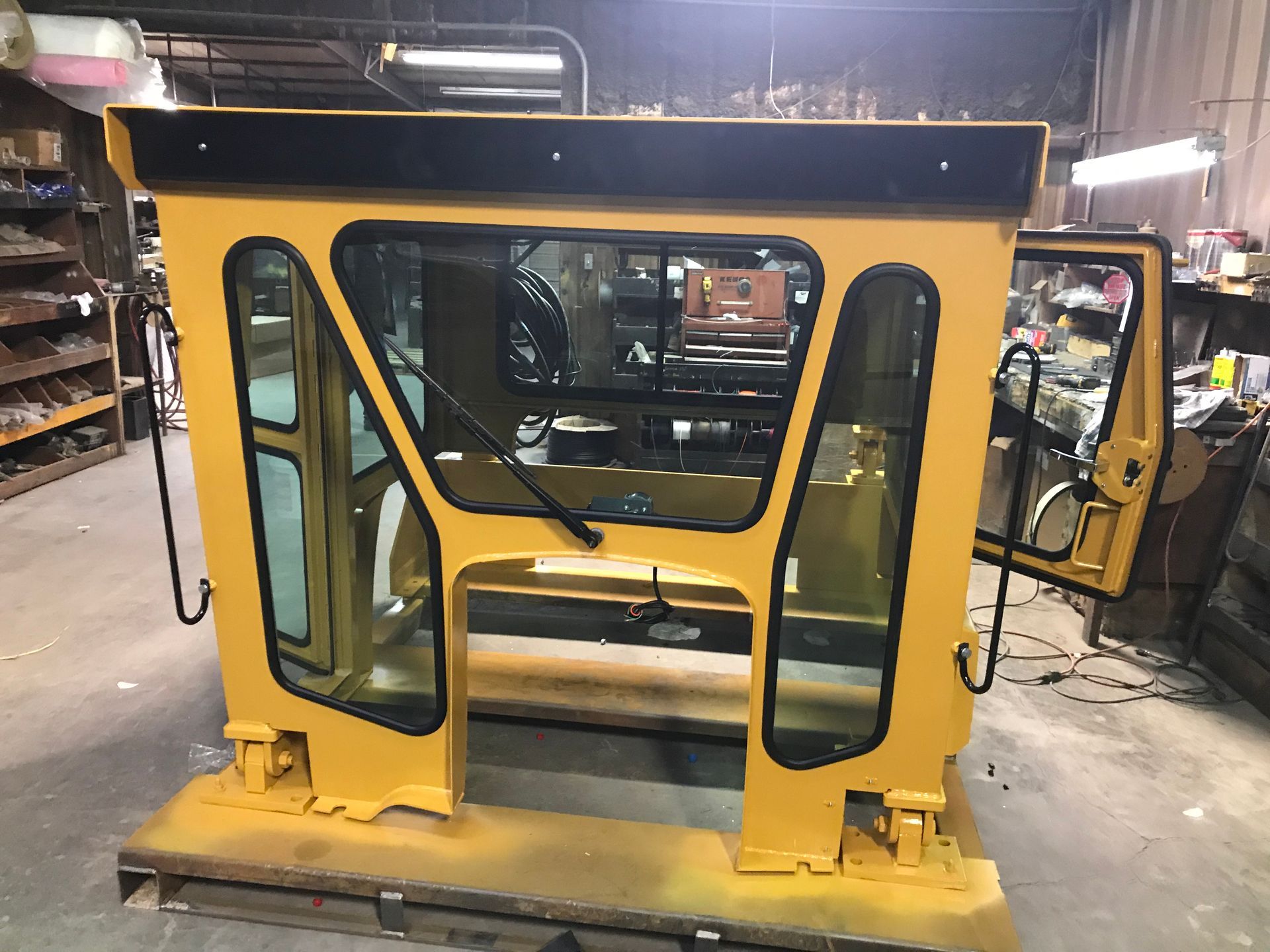 D8H ENCLOSED CAB
