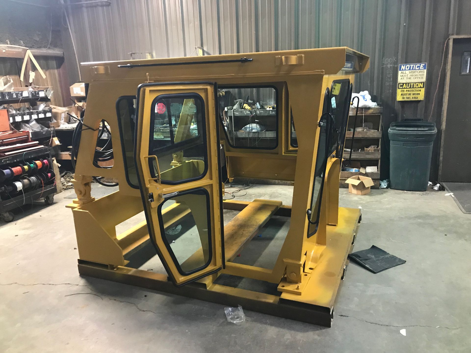 D8H ENCLOSED CAB