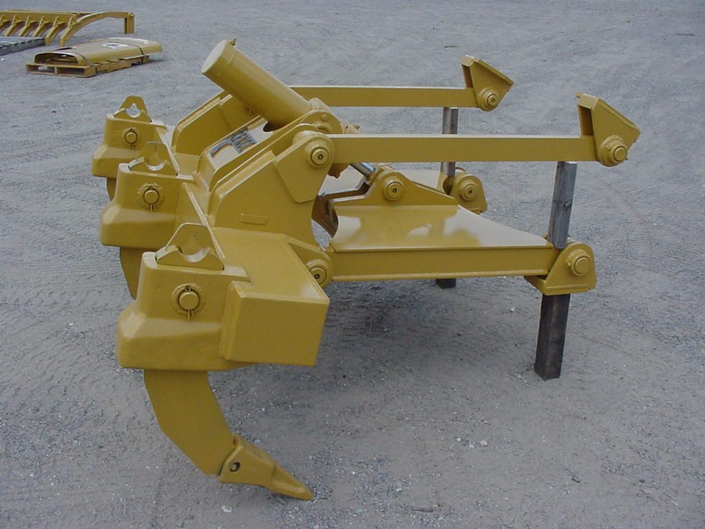 Caterpillar D6M RIPPER