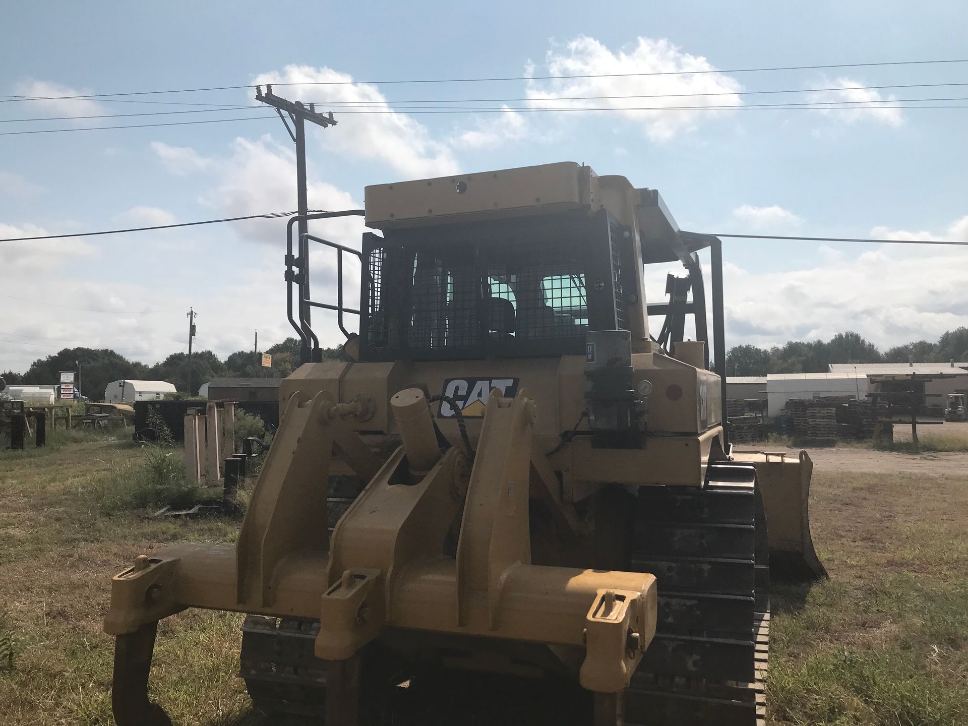 Caterpillar D6T Screens