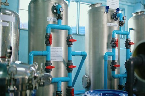 A Room Filled With Stainless Steel Tanks And Blue Pipes - Oklahoma City, OK - Total Pump & Supply A Room Filled With Stainless Steel Tanks And Blue Pipes - Oklahoma City, OK - Total Pump & Supply