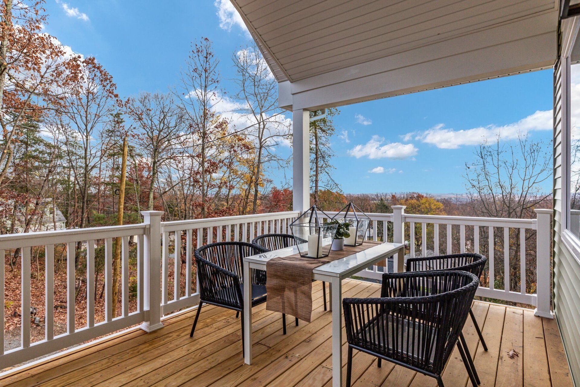 Confortable Yard Deck