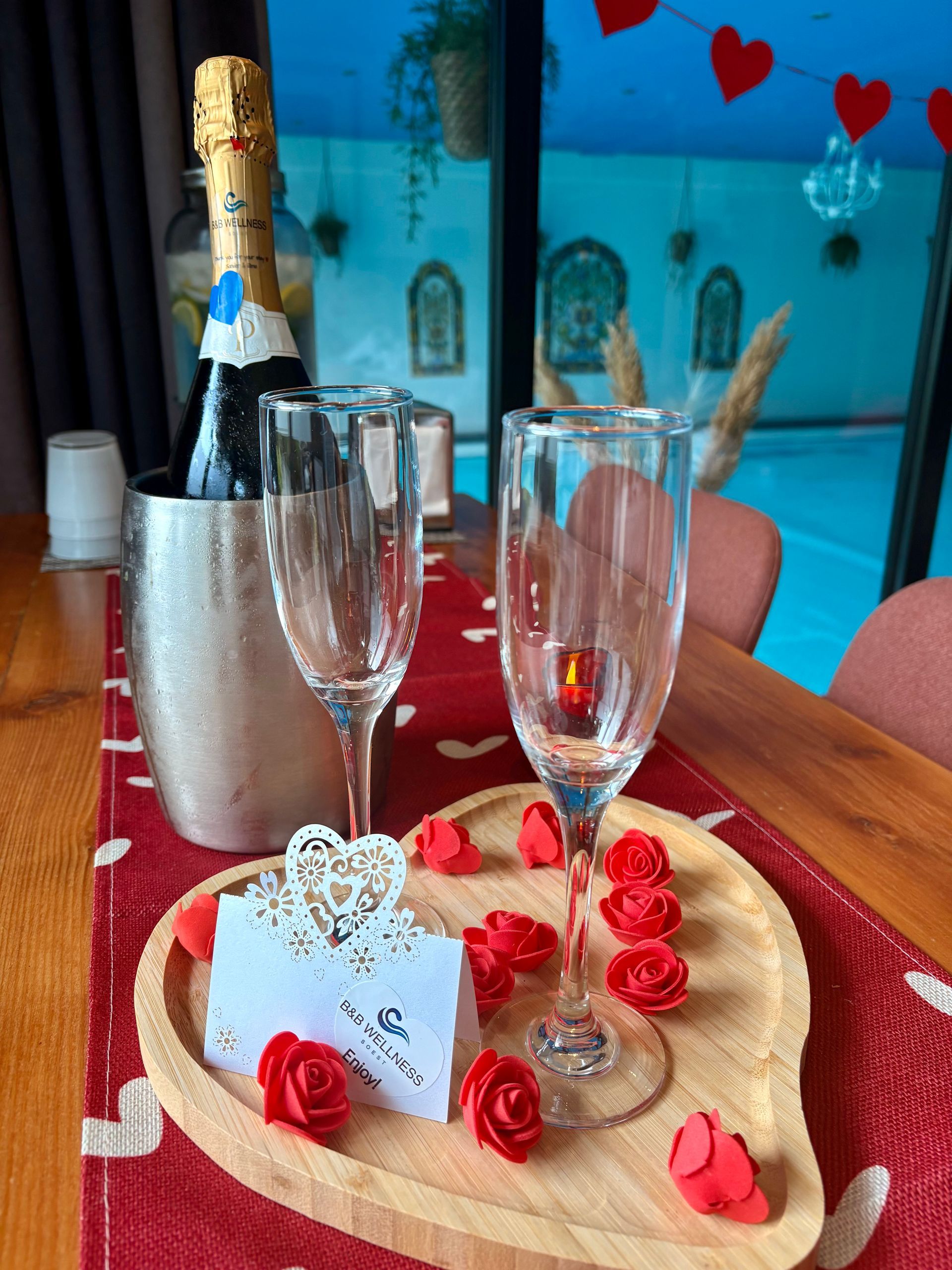 Celebrate life. Book a romantic arrangement