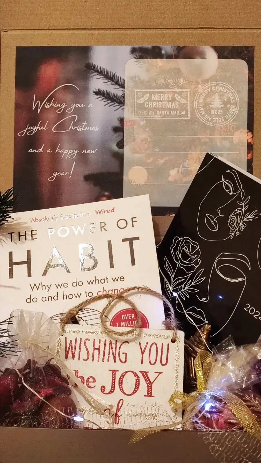 коледна кутия с книги и подаръци Book Box Christmas