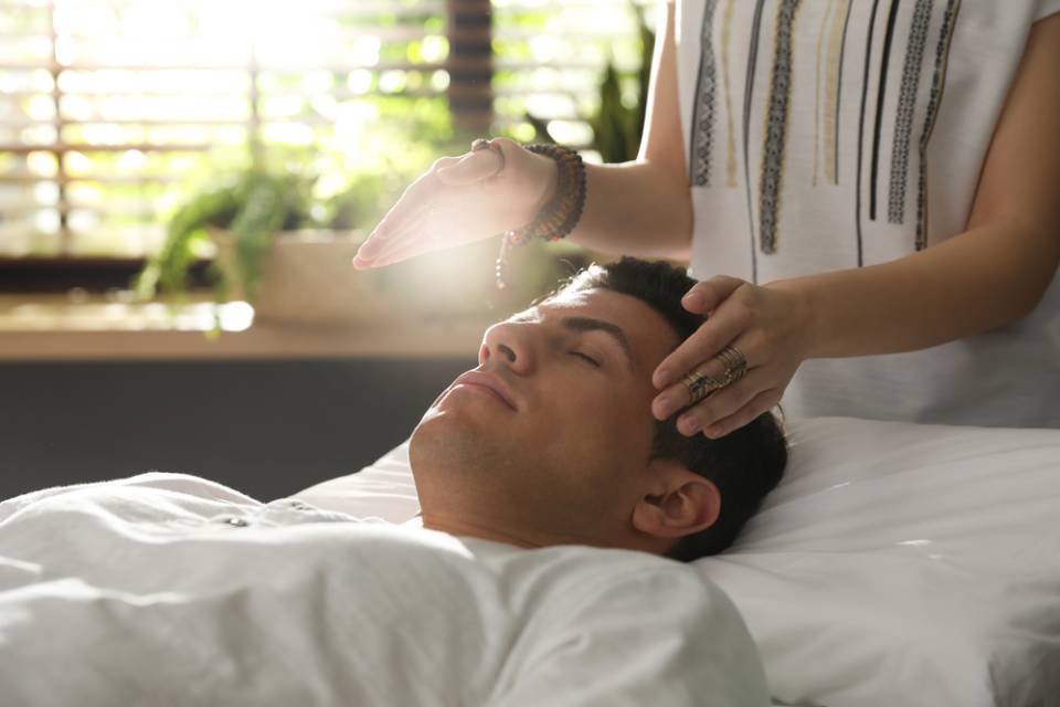 man getting a reiki session on head