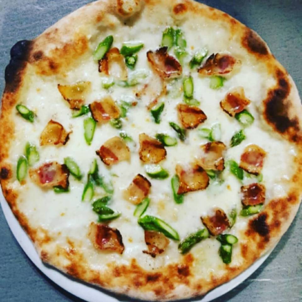 pizza con pancetta