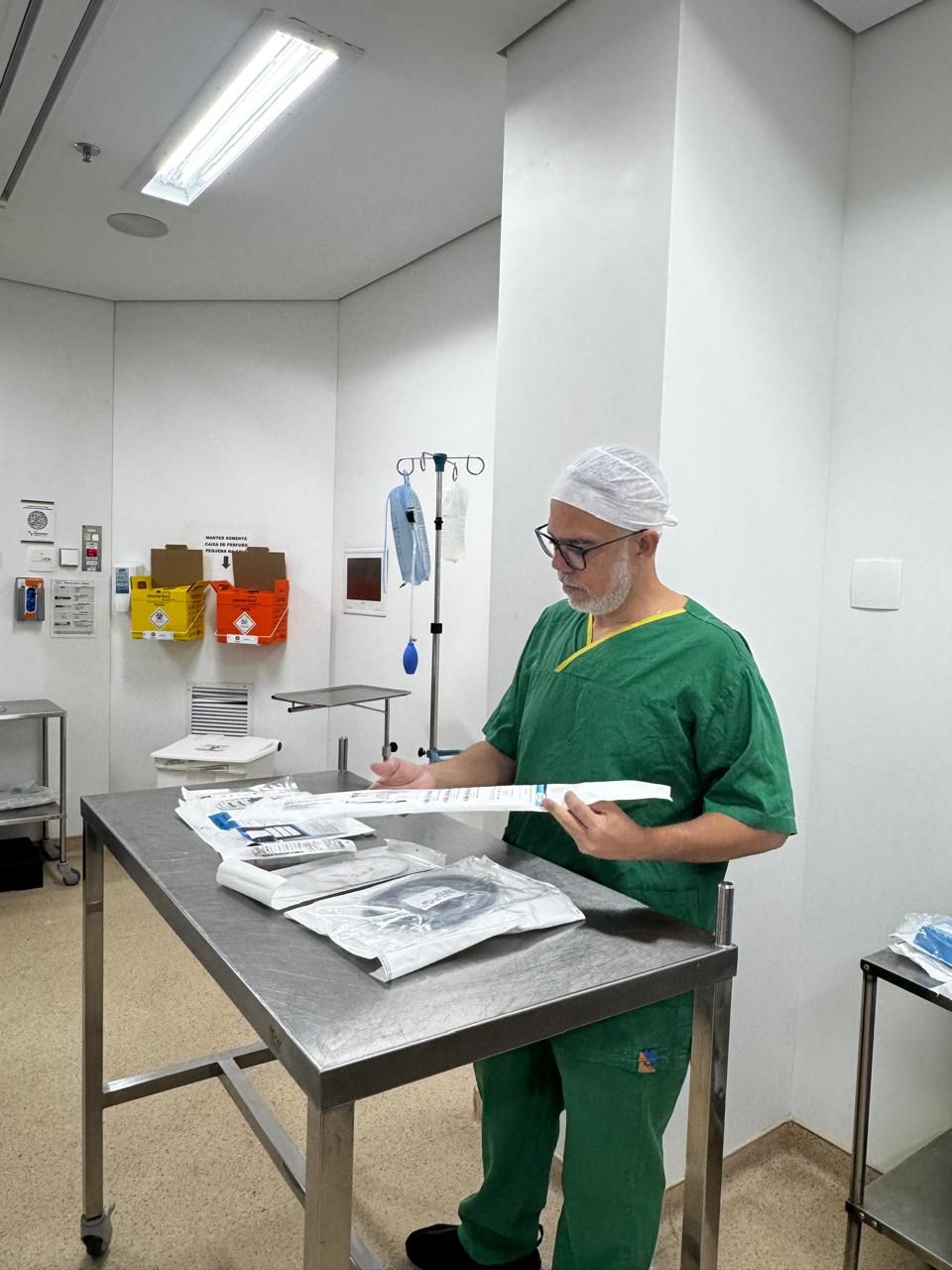 Dr Ricardo em sala cirurgica