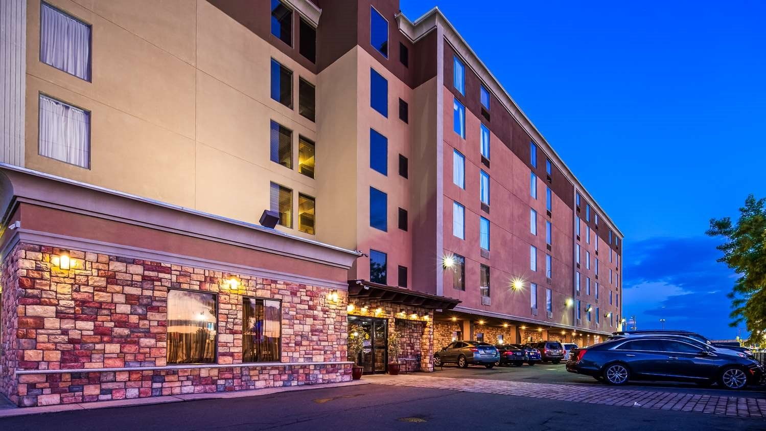 Best Western hotels offer discounted rates to public school teachers, support staff, faculty and employees of tax-funded universities. Access full details at MyEducationDiscount.com