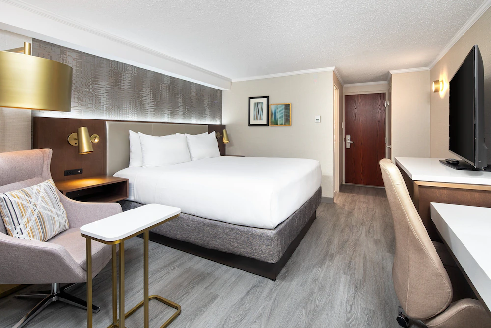Crowne Plaza Teacher Discount Education Discount Educators get special rates at Crowne Plaza and IHG hotel properties.