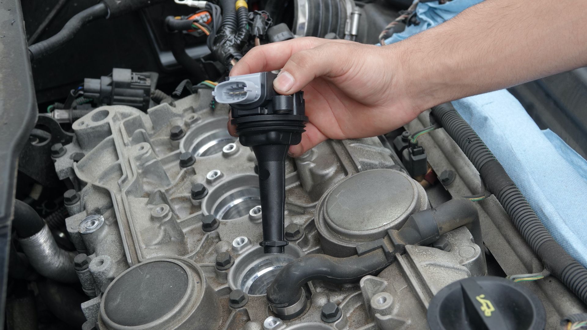 Oil Leak Near the Top of the Engine? 5 Gaskets and Seals That Could Be Responsible | Pete's Service