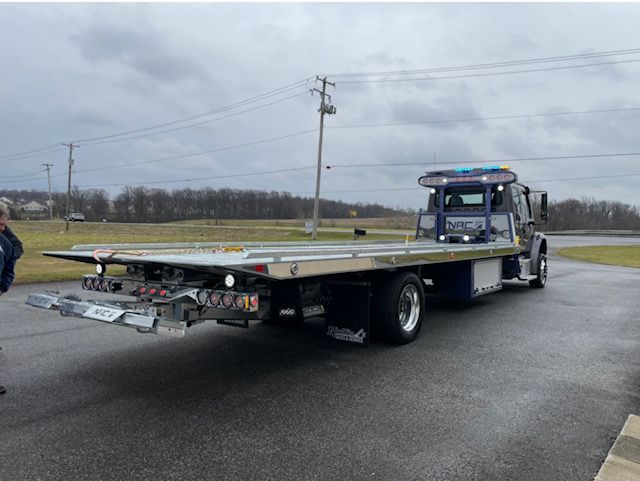 Tow Truck  empty bed