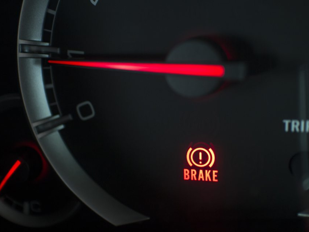 A close up of a brake light on a speedometer