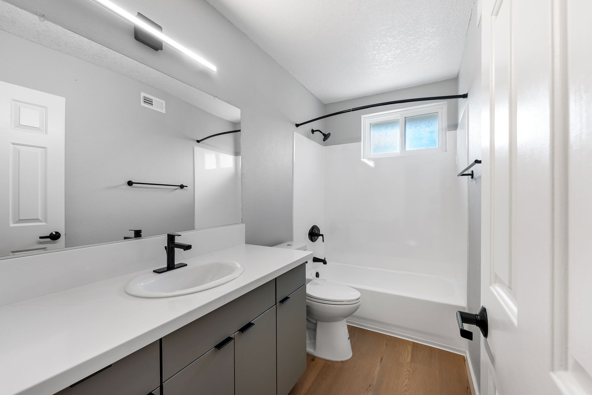 Sliding Photo Gallery Displaying Apartment Features #1