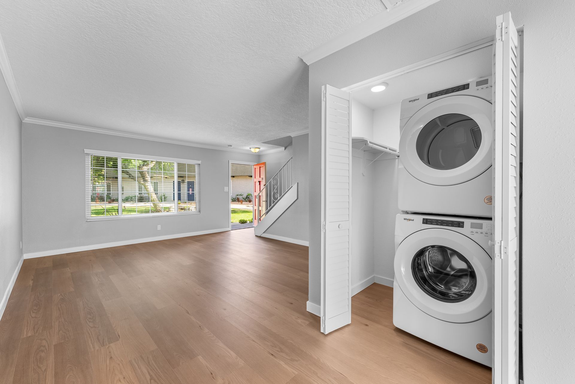 Sliding Photo Gallery Displaying Apartment Features #1