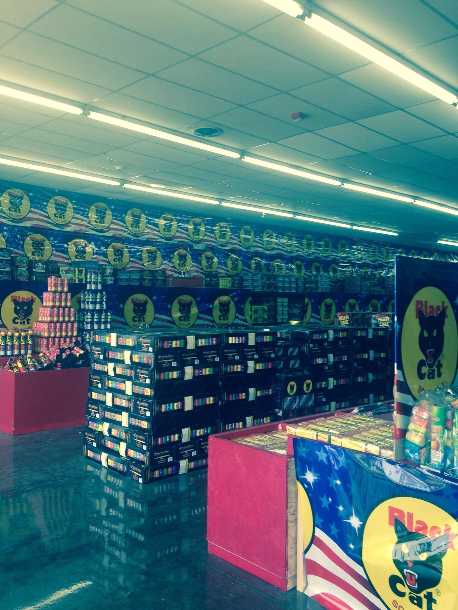 A store with a sign that says play cat on it