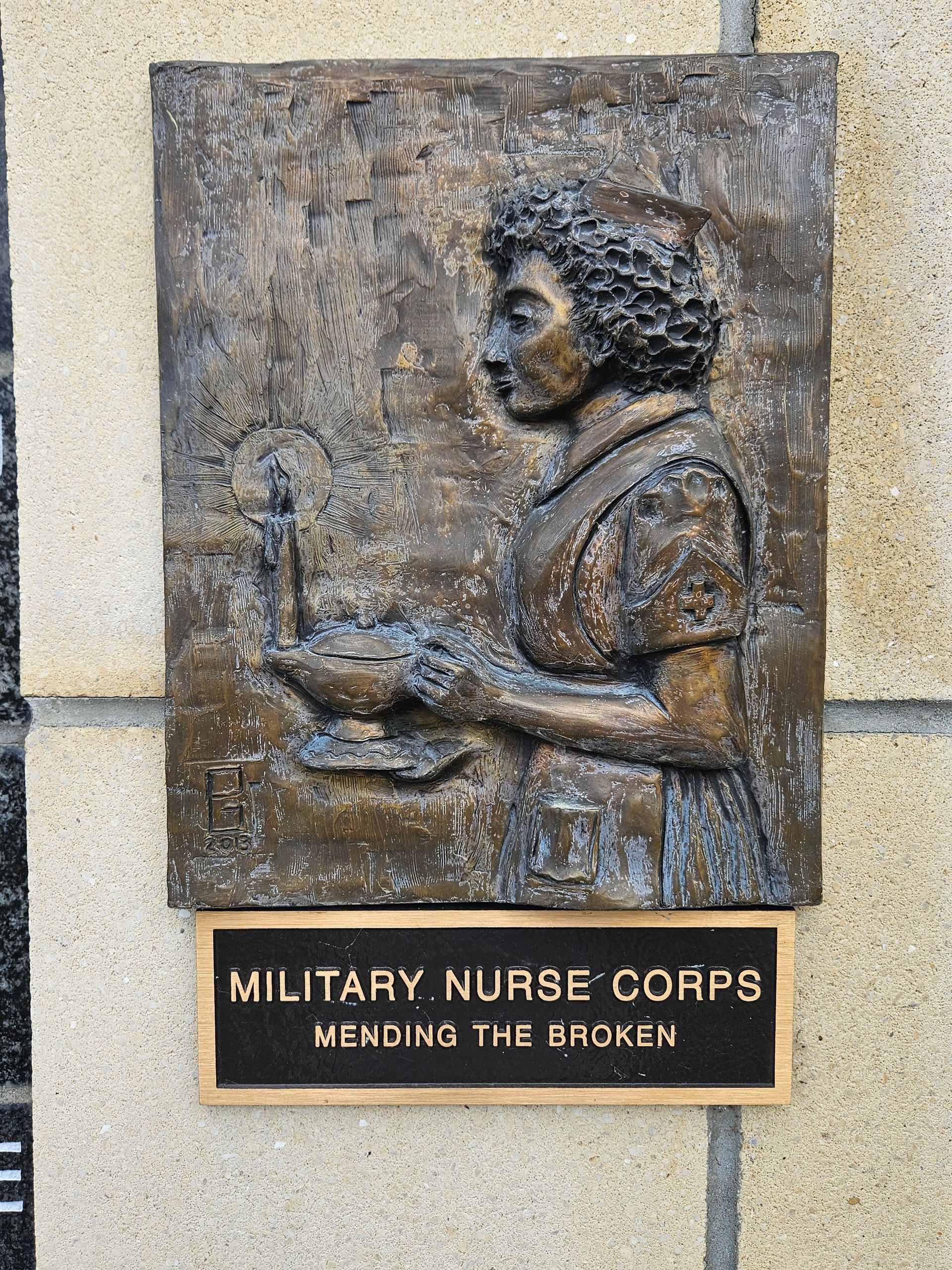 A plaque on a wall that says military nurse corps mending the broken