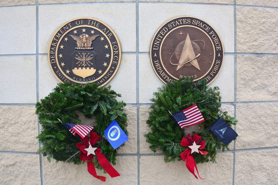 Two wreaths on a wall with a plaque that says united states of america