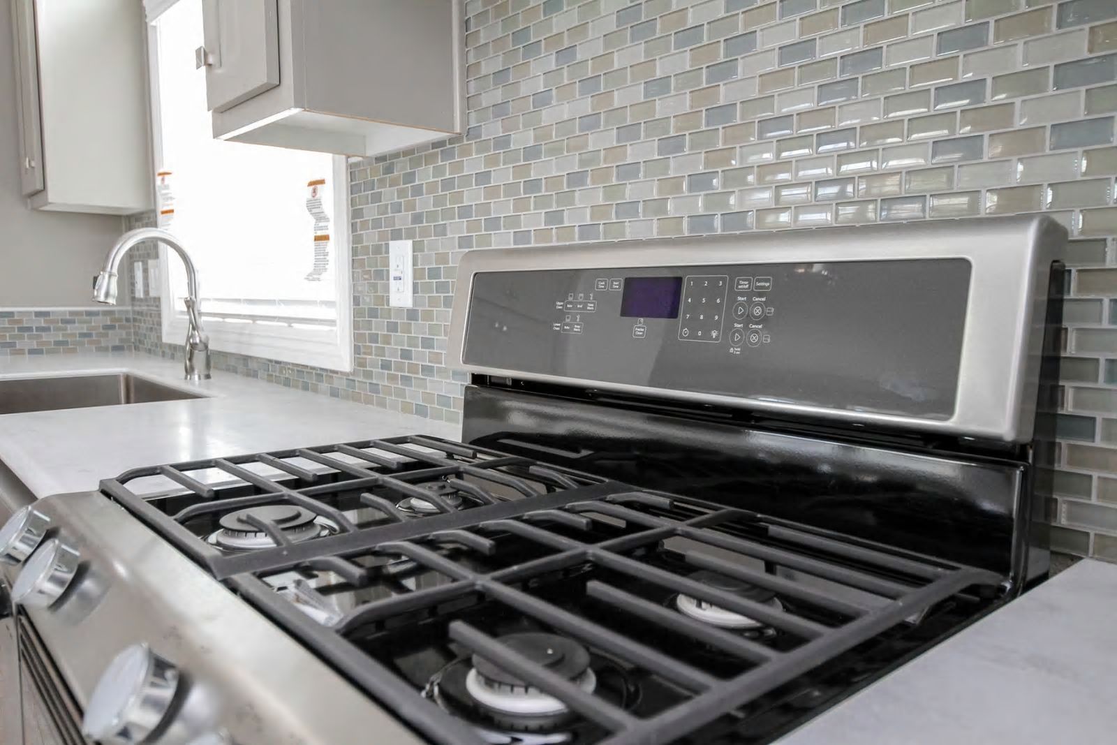 New Stove — Bakersfield, CA — Valley Manufactured Homes, Inc.
