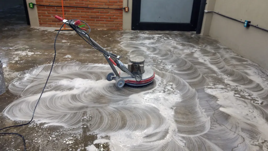 Lavado de pisos con máquina pulidora en Mazatlán Sinaloa