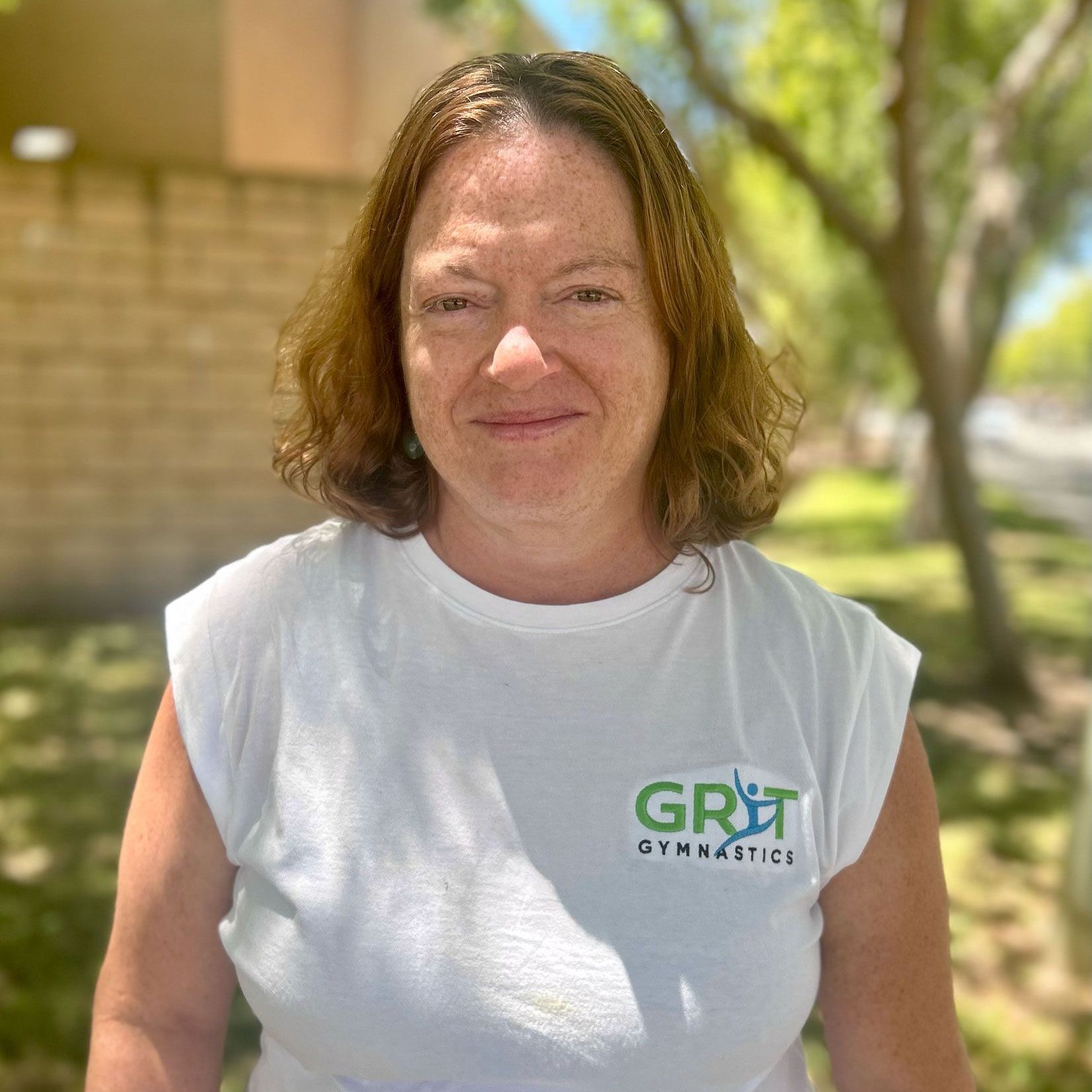 Woman wearing a white shirt with