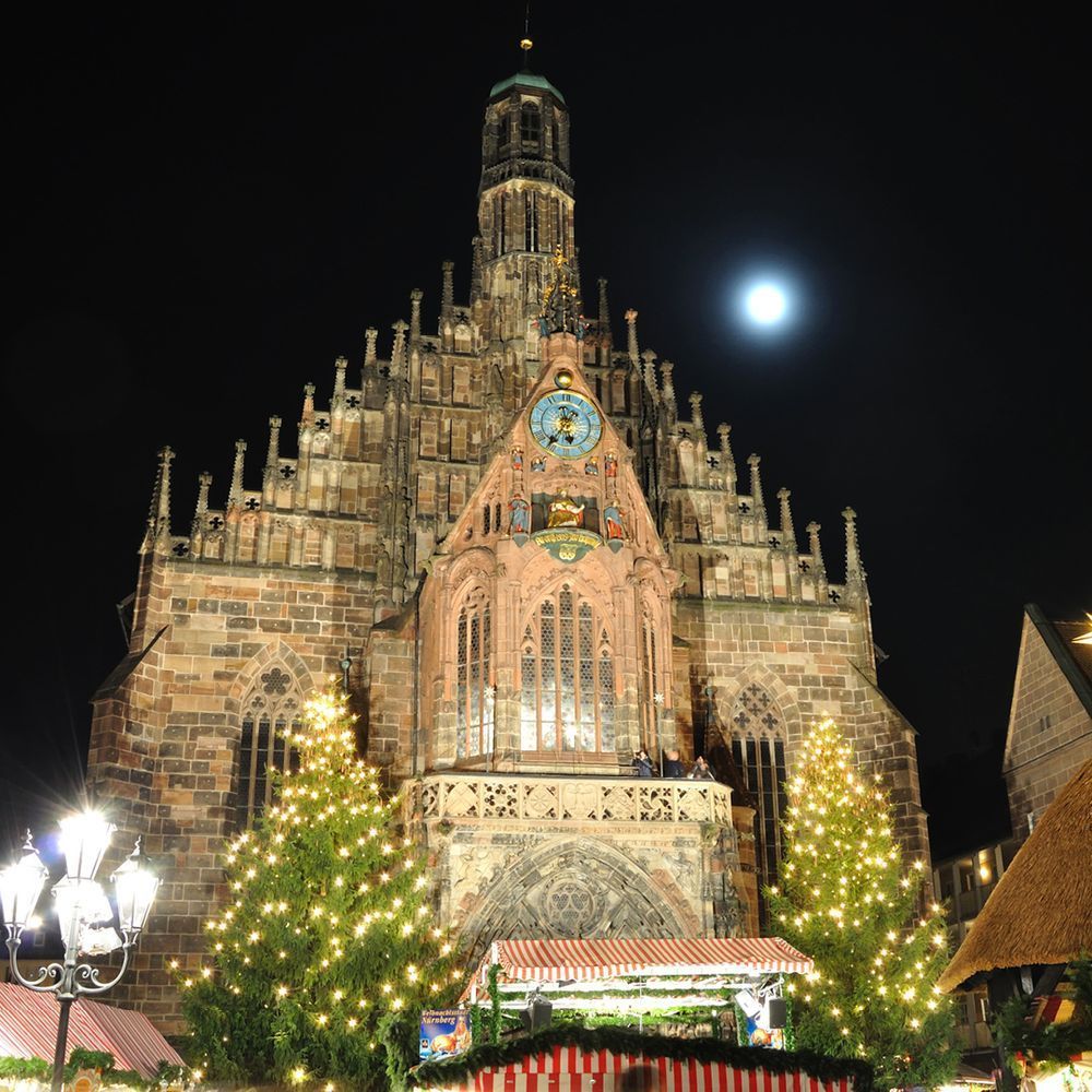 Nuremberg Schöner Brunnen will Christmas lights