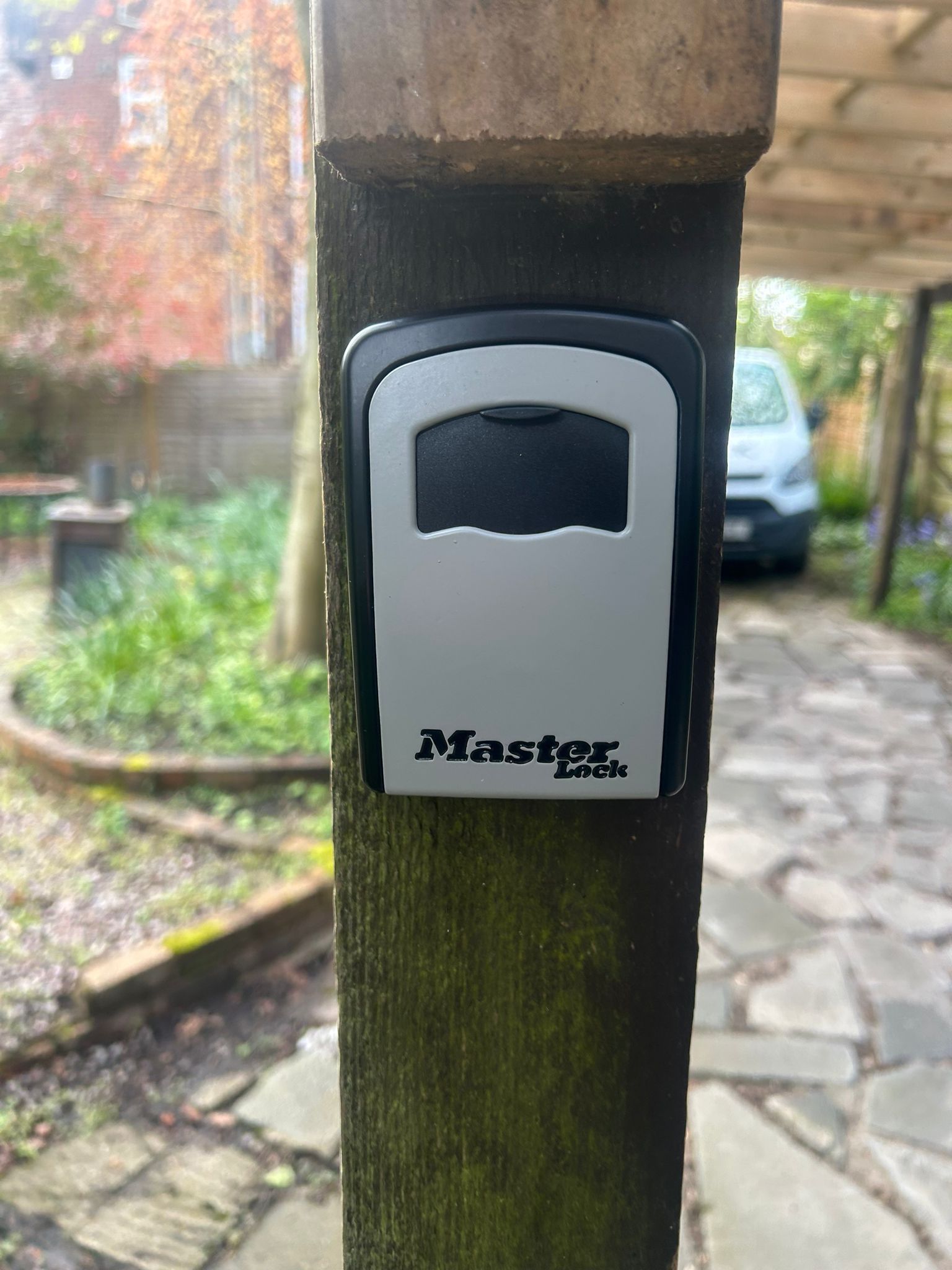 keysafe box installation locksmith in The Heatons