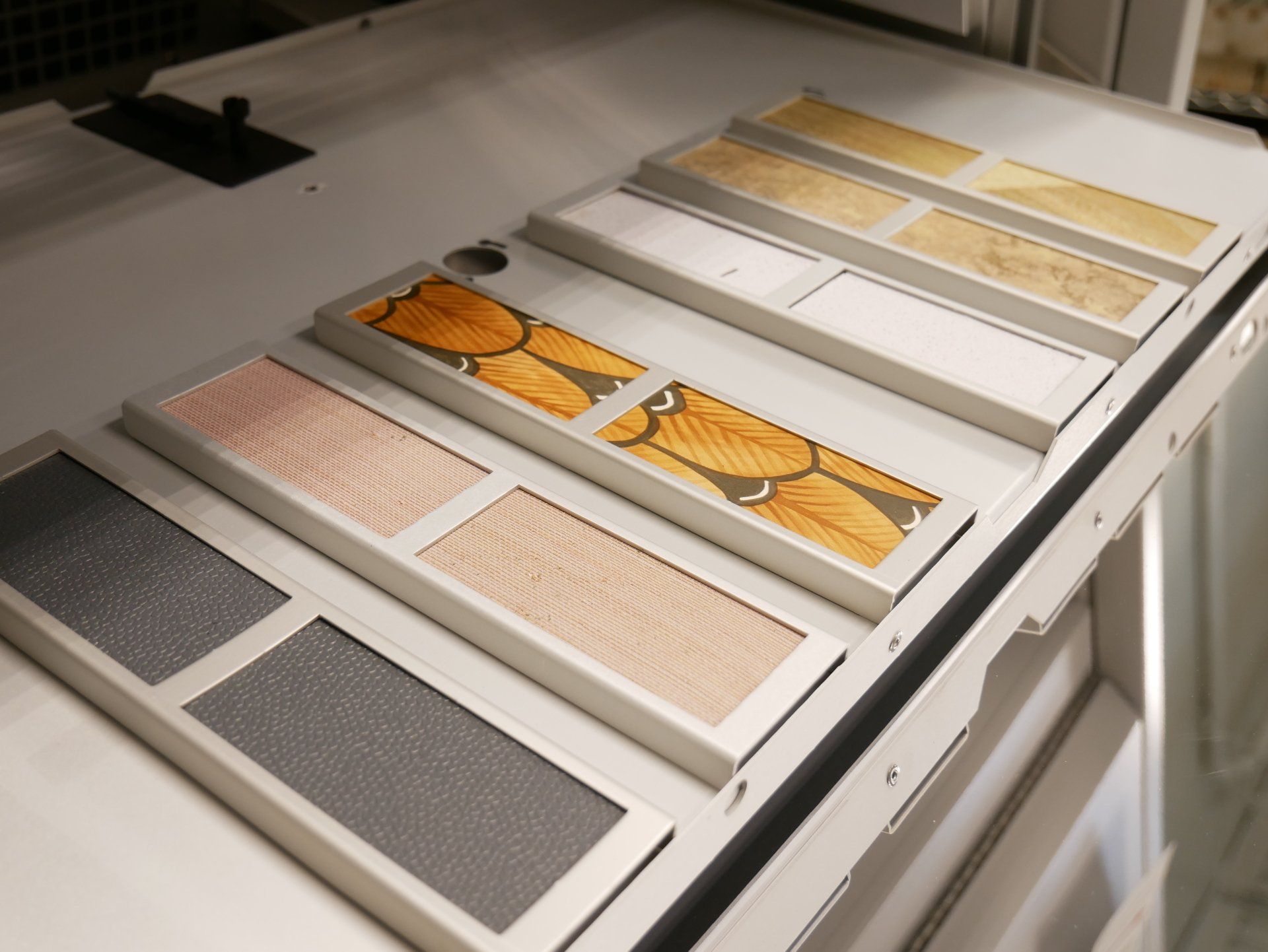 ASTM F1515 specimens in specimen holders