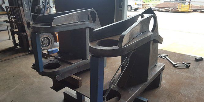 A Piece of Metal is Sitting on Top of a Table in a Garage — Roll Press NT In Tivendale, NT