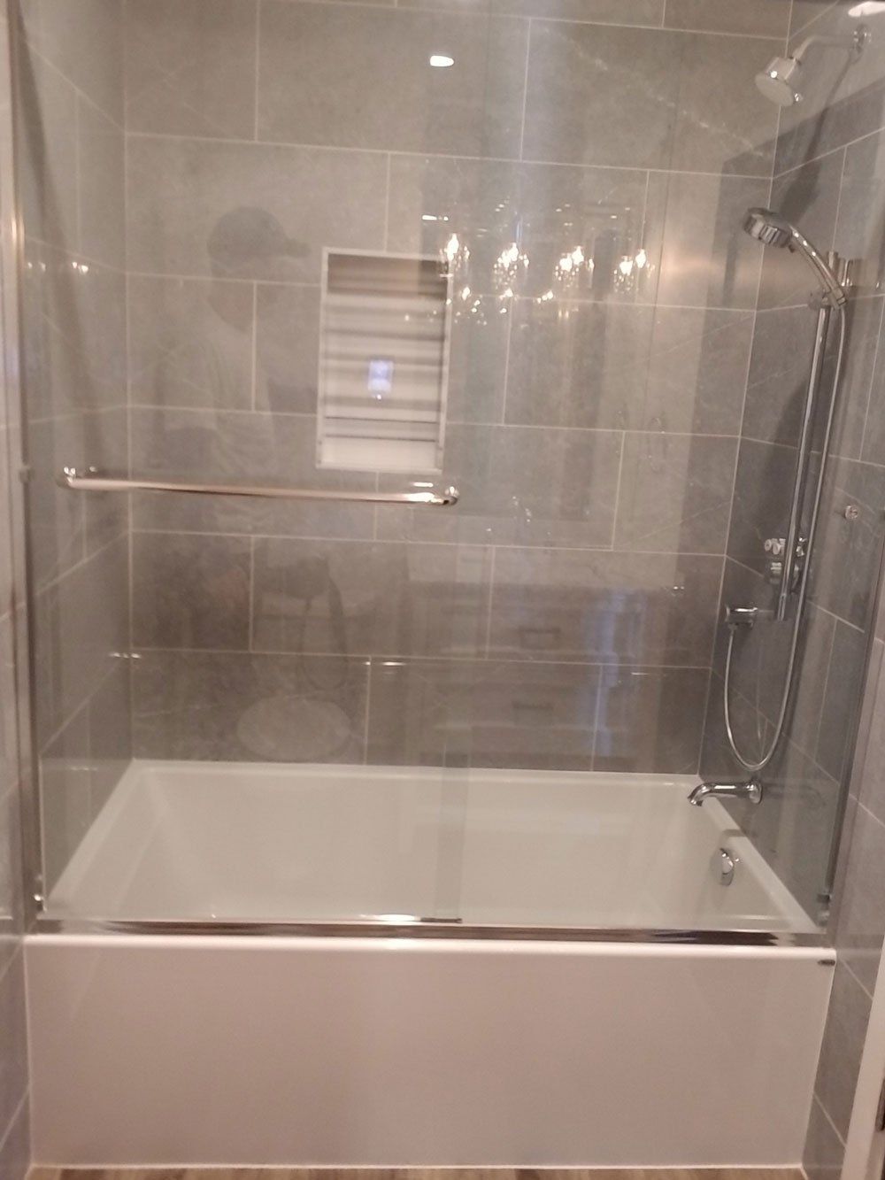 Bathtub and Shower with Glass Wall — El Sobrante, CA — Wadsworth Glass Inc.