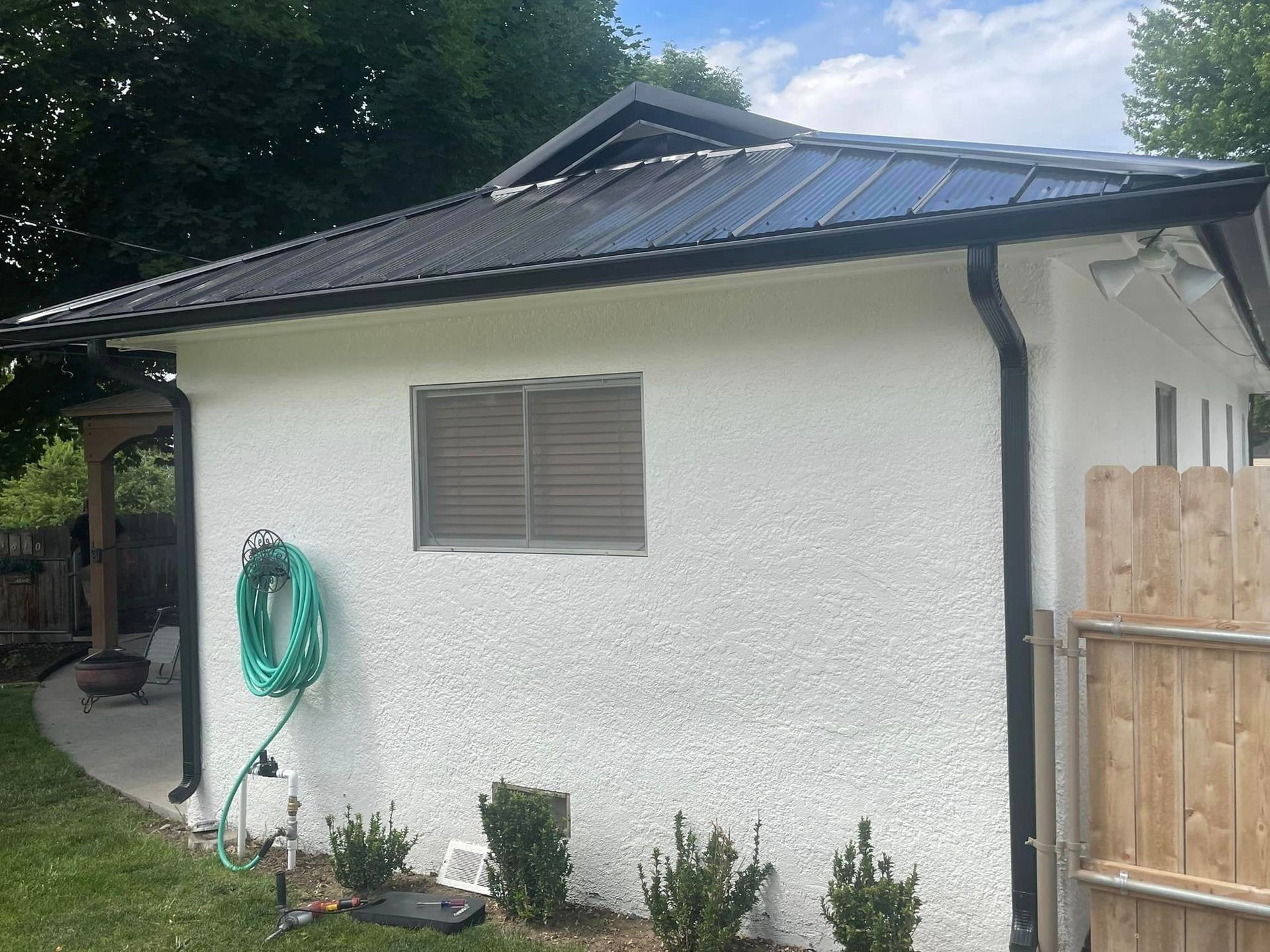 Elite Seamless Rain Gutter