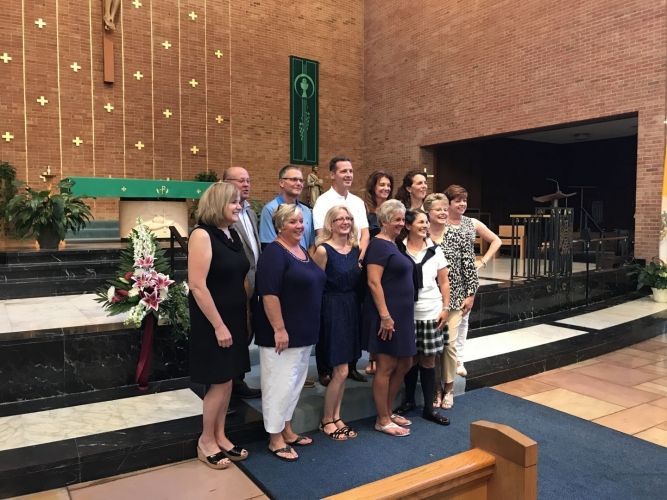 A group of people are posing for a picture in a church