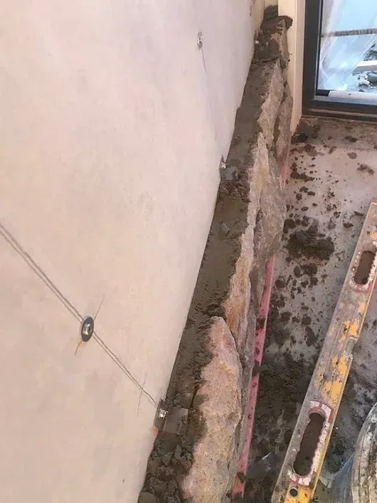 a photo showing how stone clips are encased in mortar