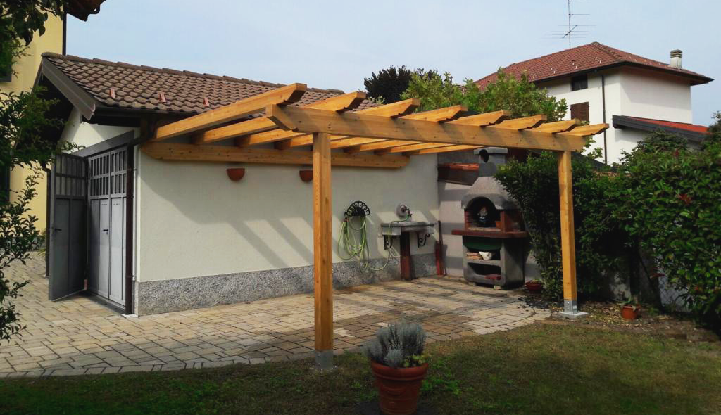 veranda in legno bianco