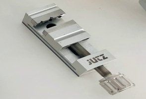 Jutz Lasertechnik, Produkte, Laserzubehör, Schraubstock