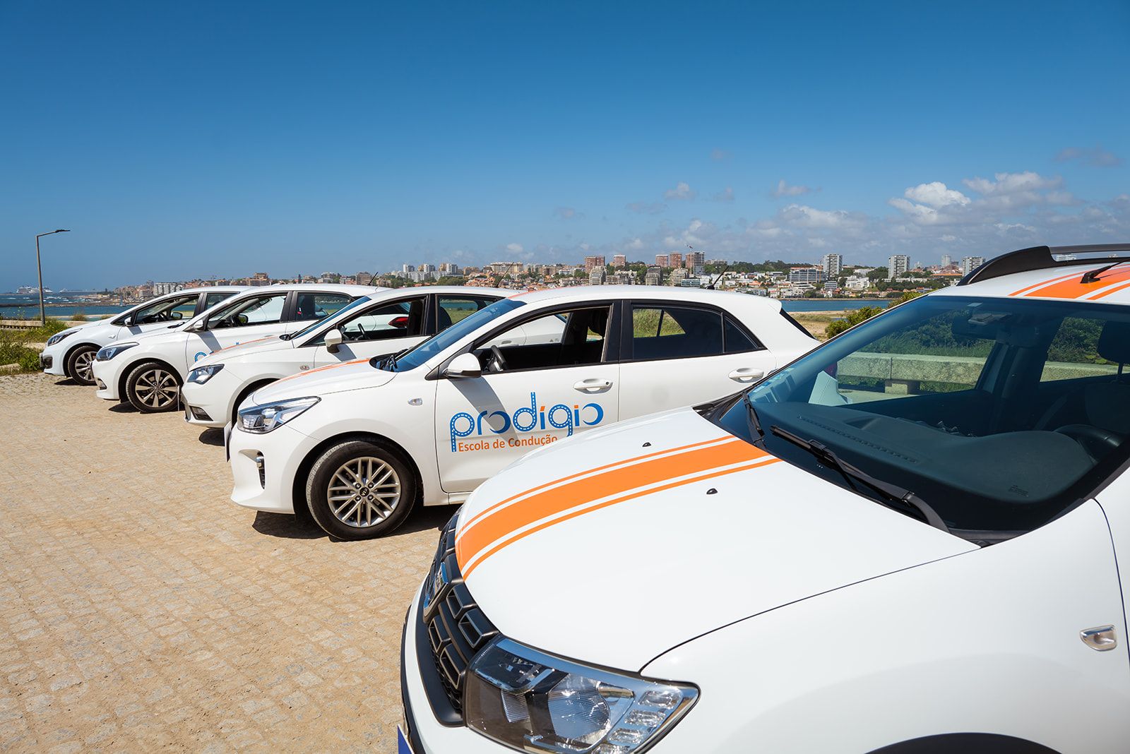 Frota de carros da Escola de Condução Prodígio em Gaia
