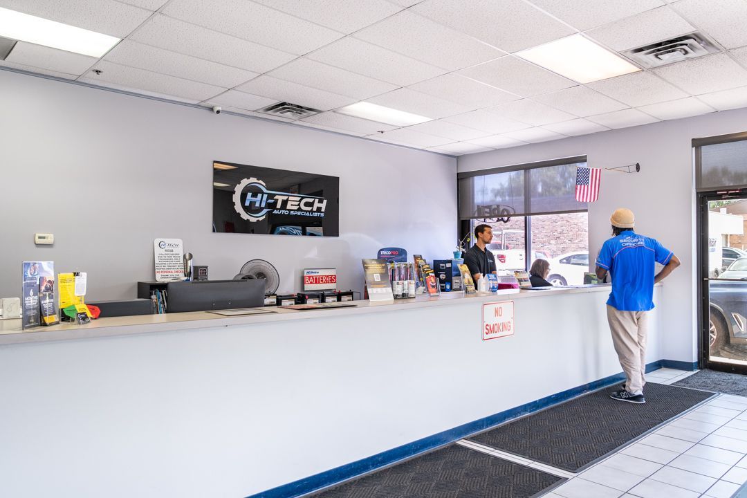 Oak Lawn front desk
