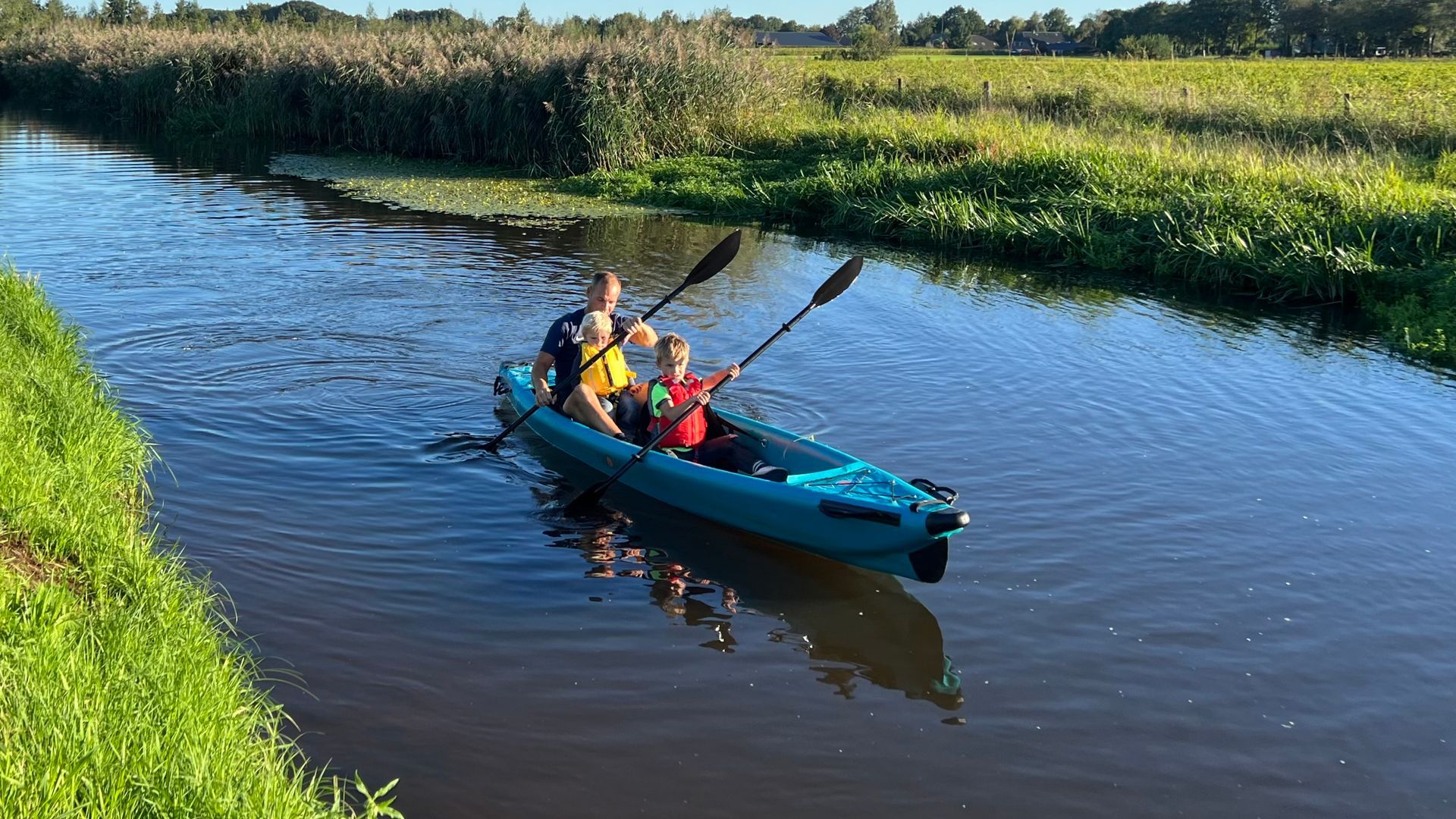 Opblaasbare kajak (2 personen) van Let's Row SUPverhuur in Veghel