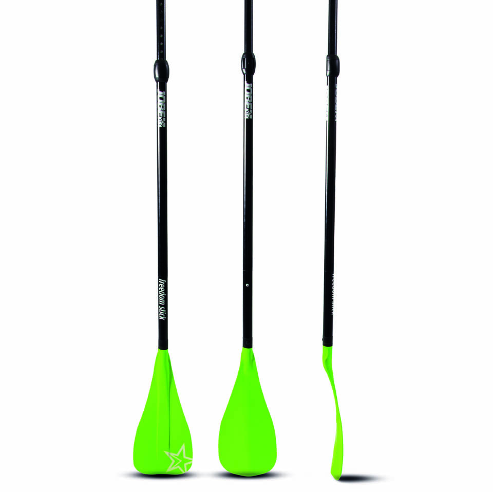 Drie verstelbare stand-up paddleboard peddels met zwarte stelen en fel neon groene bladen, vanuit verschillende hoeken getoond.