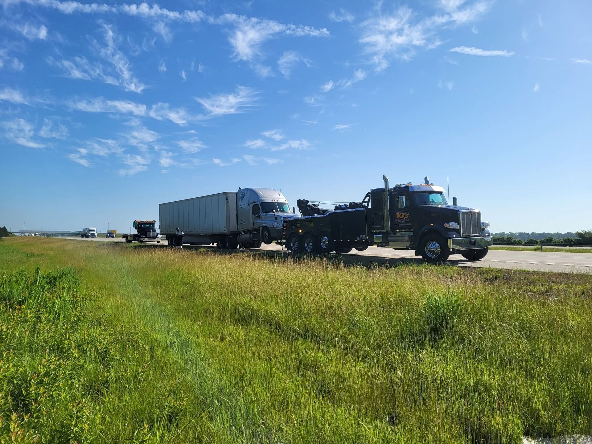 heavy duty semi truck towing