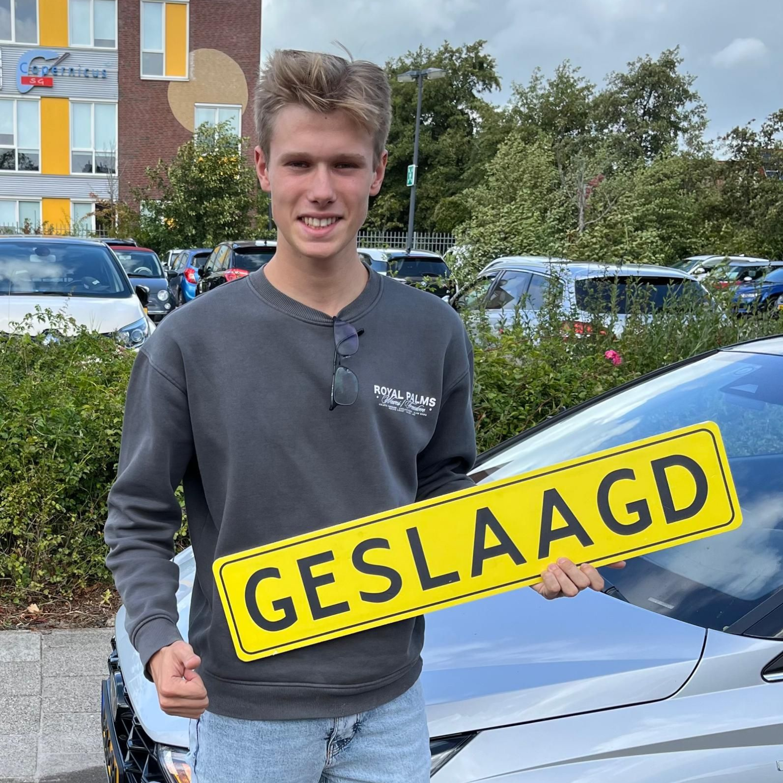 Jongere met een geel
