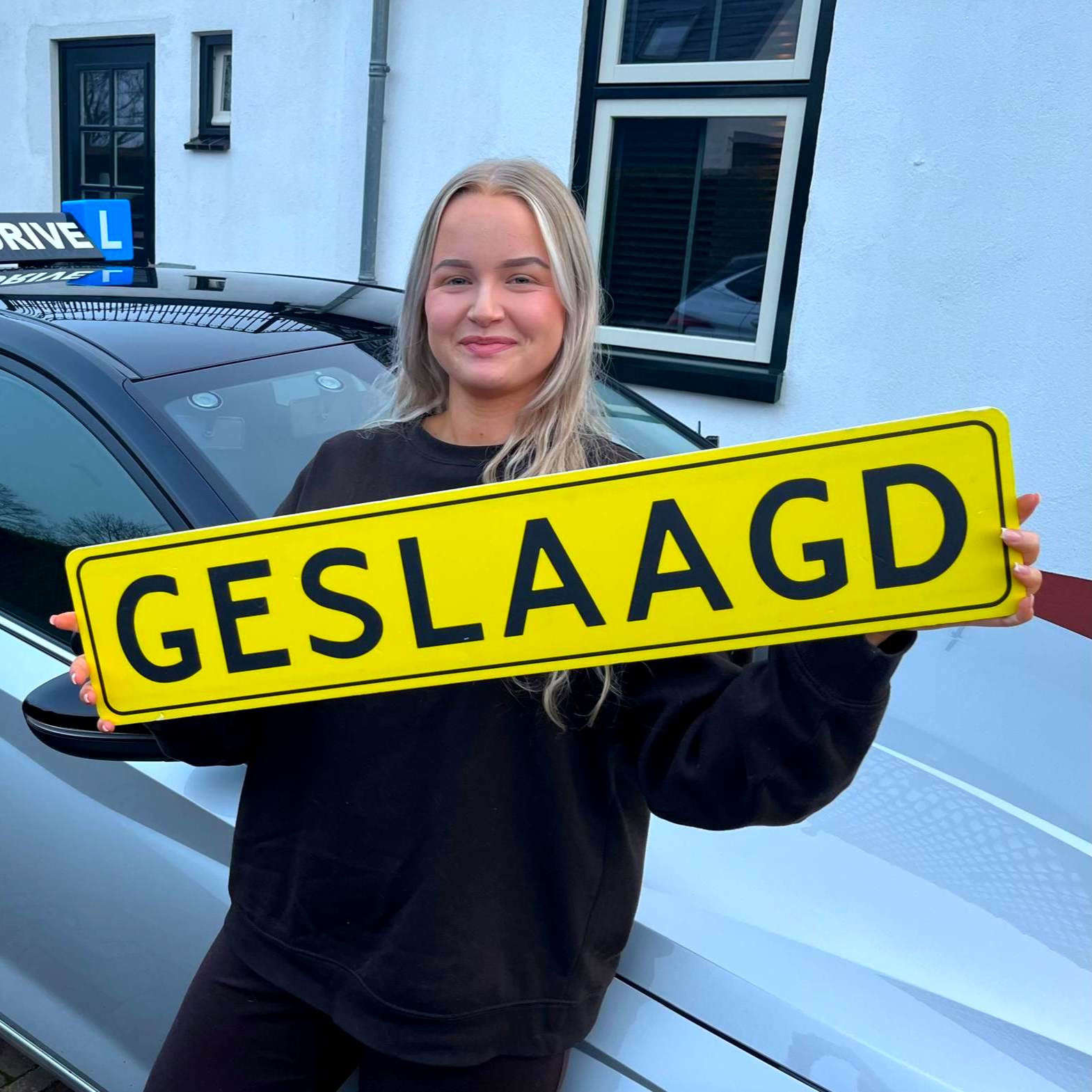Vrouw met een geel
