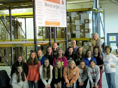 people Volunteering 3