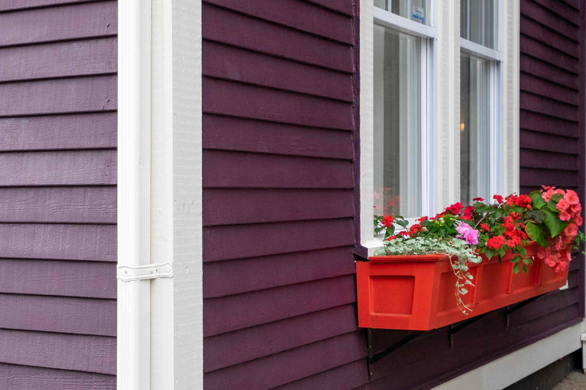 Benjamin Moore Exterior Paint on a red planter box near Fort Lauderdale, Florida (FL)