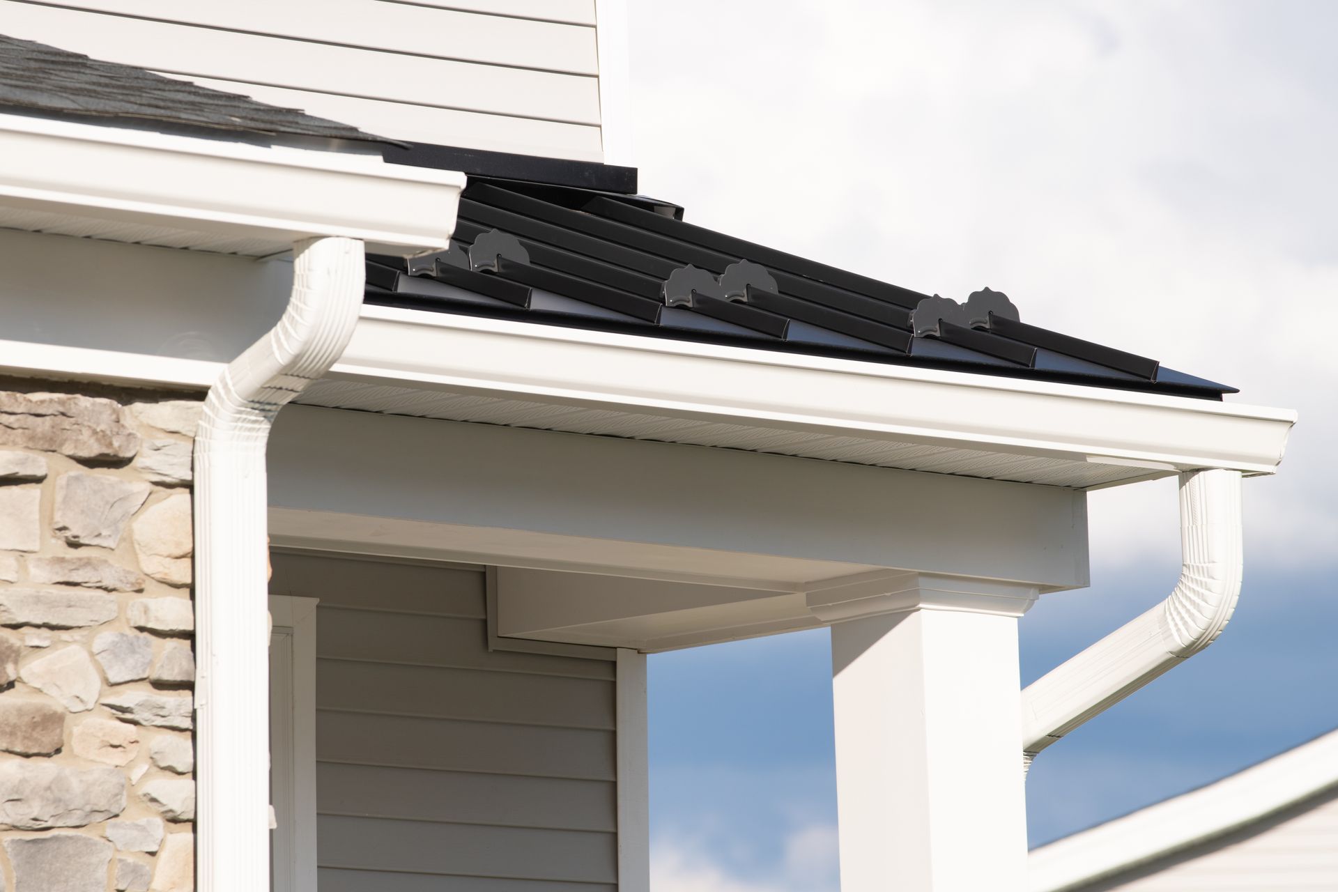 Roof shingle color swatches: charcoal, slate, hunter gray, hunter green, driftwood, and more.