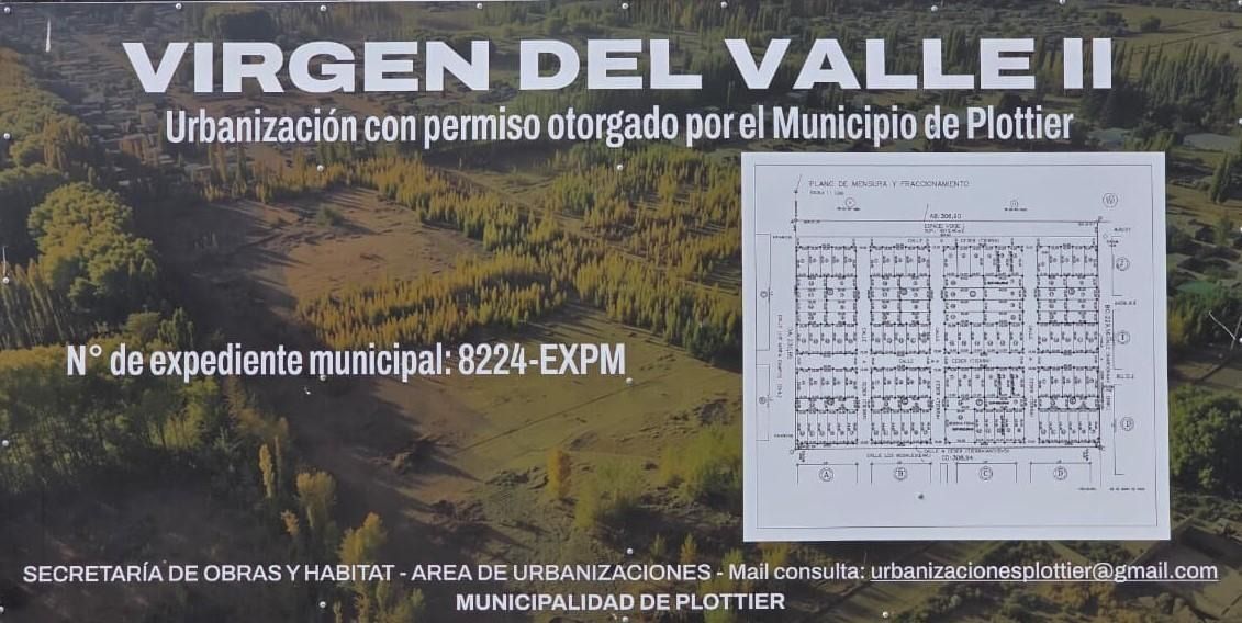 Letrero con la inscripción “VIRGEN DEL VALLE II”, texto del permiso municipal y un aviso publicado a la derecha.