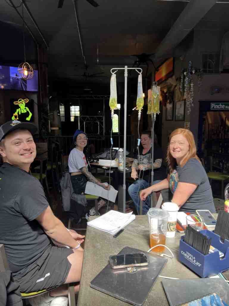 A group of people are sitting at a table in a restaurant.