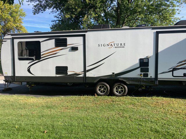 White RV trailer with
